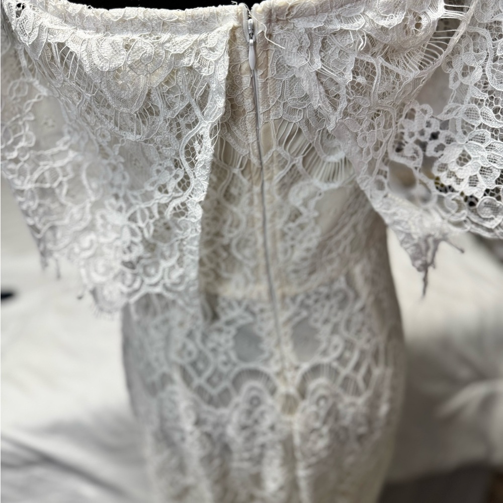 Manijuu White Lace Off-Shoulder Mermaid Gown – Size L - Picture 4 of 6